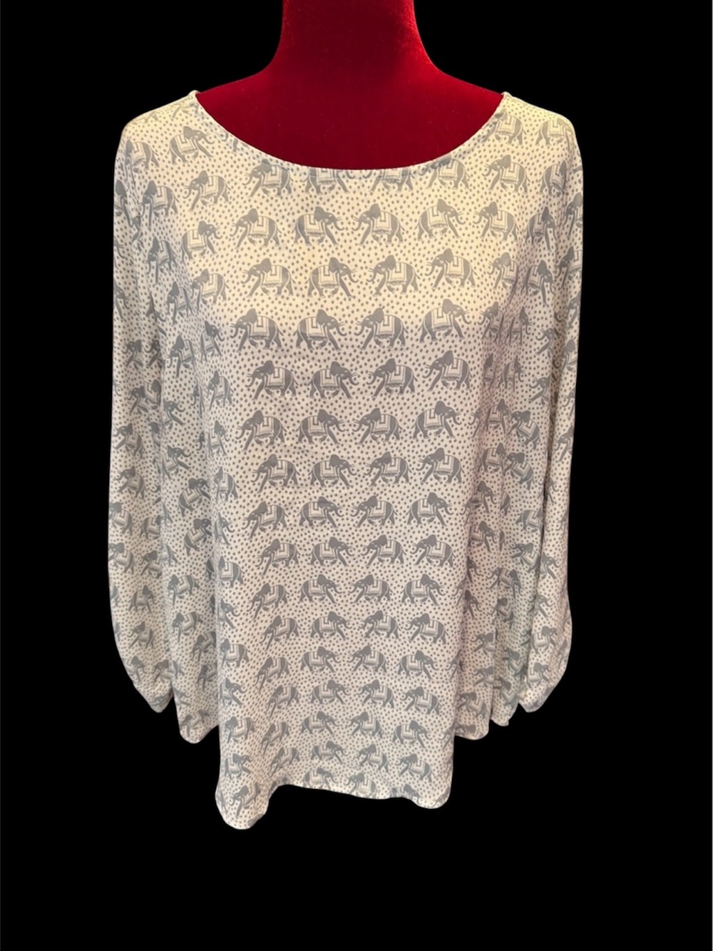 #678.🪷 6/$25 🪷 elephant blouse.  Xxl